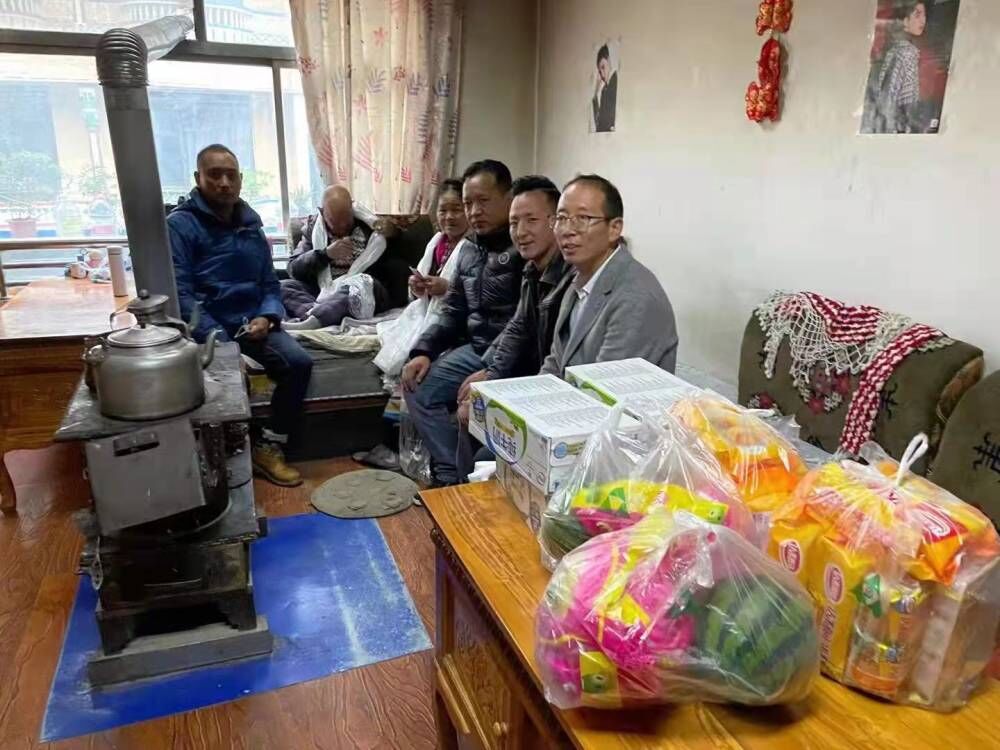 不忘初心送溫暖 走訪(fǎng)慰問(wèn)孤寡老年人”活動(dòng)