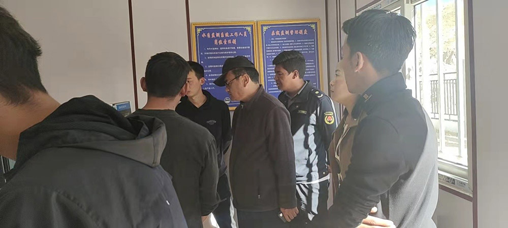 10月21日城管局、環(huán)保局及住建局局長(zhǎng)蒞臨我廠謝通門(mén)污水處理廠檢查運(yùn)行情況及了解整改階段。