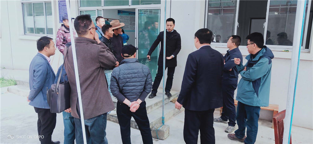 西南督查組在自治區(qū)、日喀則市、吉隆縣、吉隆鎮(zhèn)有關(guān)領(lǐng)導(dǎo)的陪同下對吉隆鎮(zhèn)污水處理廠檢查工作